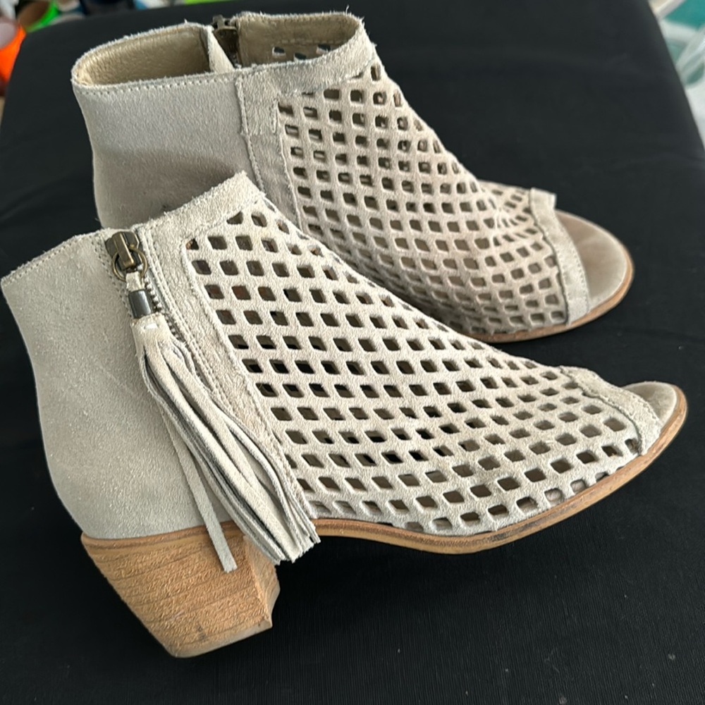 MATISSE booties open toe size 7
